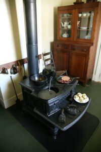 Lincoln biomass stove with chimney 