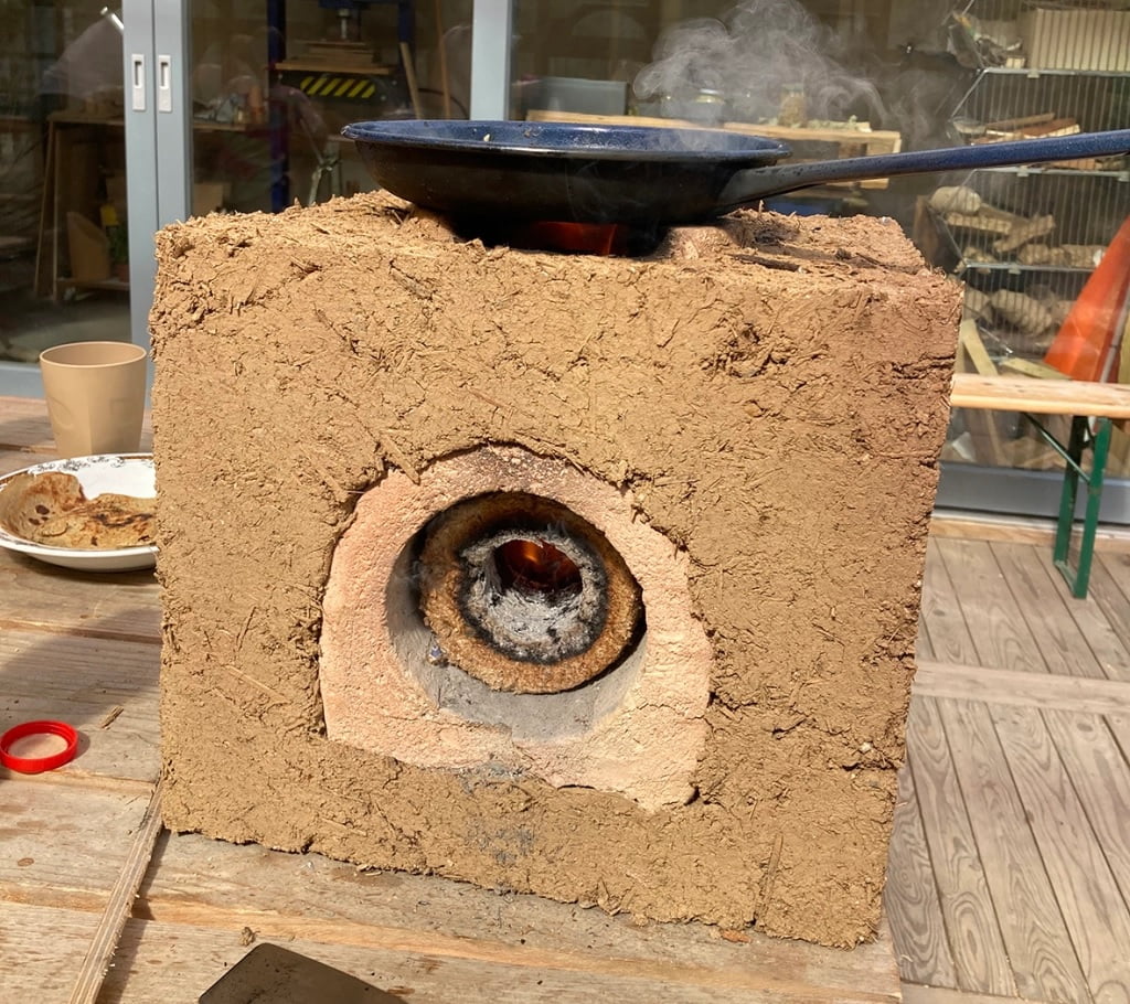 Scope of Biomass Briquette Stoves for Cooking: Advantages, Applications ...